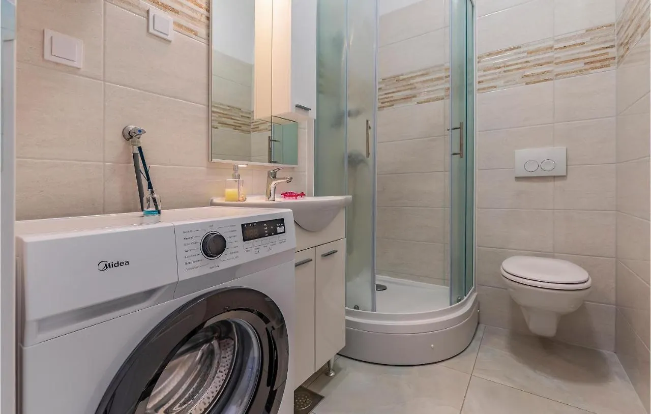 Gorgeous Apartment In Medulin With Kitchen 0*,